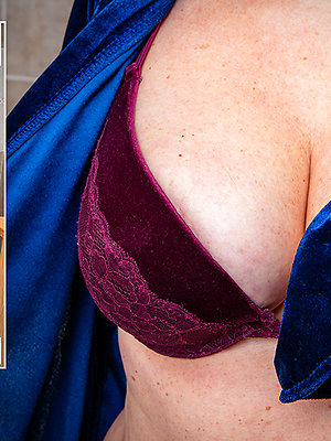 Mature lady playing in bath
